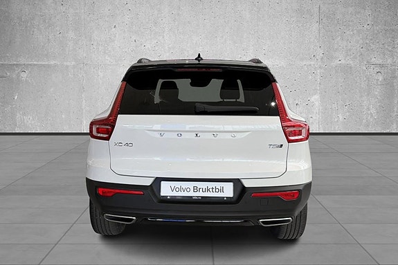 Volvo XC40 7 of 30