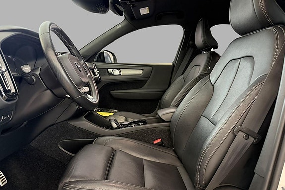 Volvo XC40 17 of 30