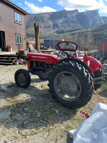 Massey Ferguson MF -30 6 of 9