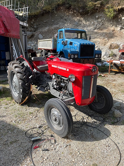 Massey Ferguson MF -30 5 of 9