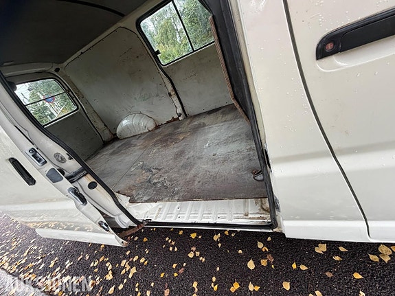 Toyota HiAce 25 of 30