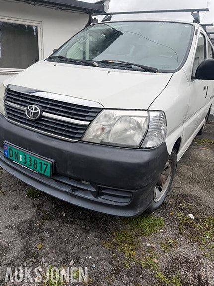 Toyota HiAce 11 of 30