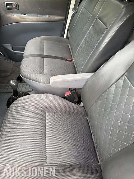 Toyota HiAce 15 of 30