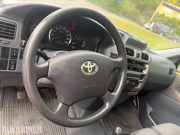 Toyota HiAce 16 of 30