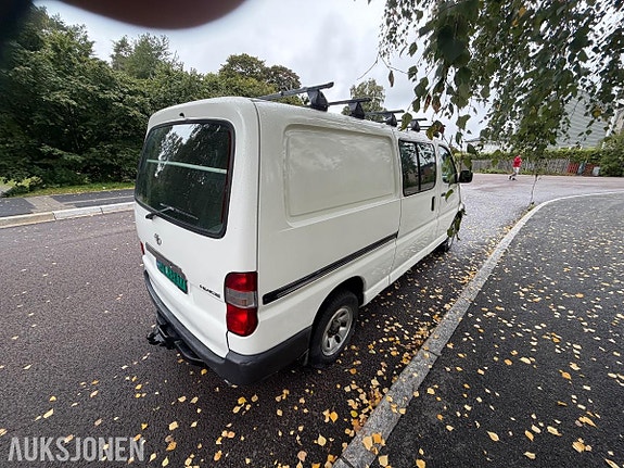 Toyota HiAce 7 of 30