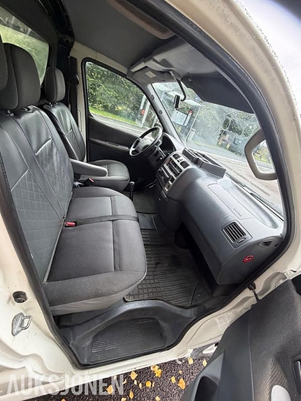 Toyota HiAce 20 of 30