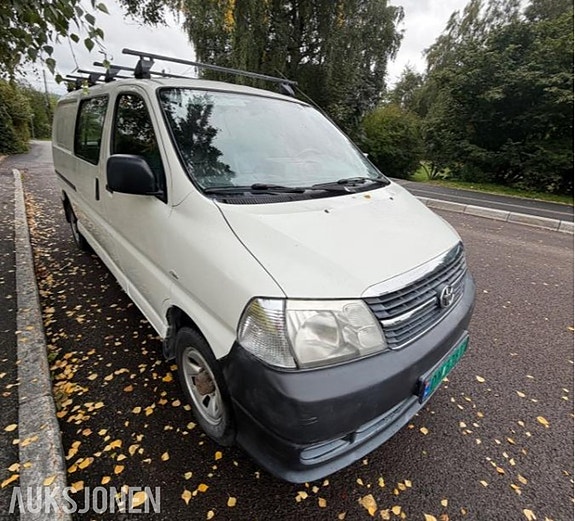 Toyota HiAce 10 of 30