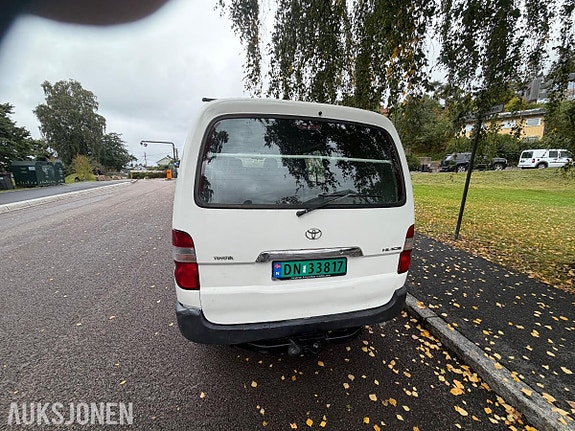 Toyota HiAce 6 of 30