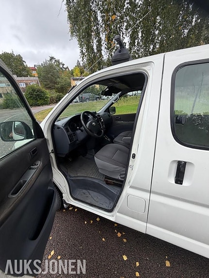 Toyota HiAce 13 of 30