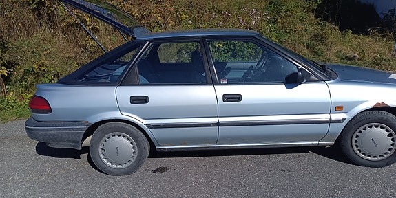 Toyota Corolla 2 of 8