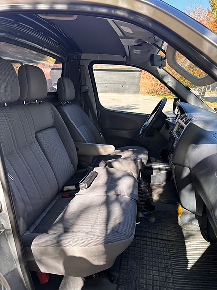 Toyota HiAce 10 of 30