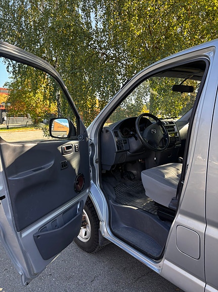Toyota HiAce 12 of 30