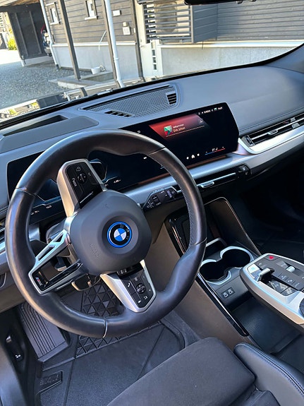 BMW iX1 9 of 11