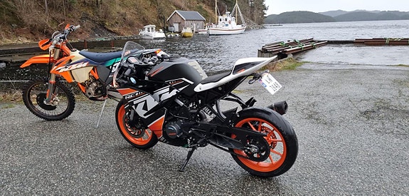 KTM RC 125 2 of 11