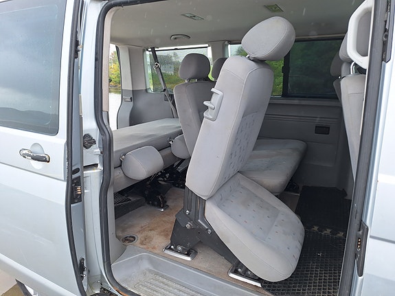 Volkswagen Caravelle 8 of 9