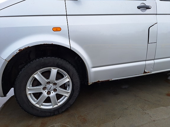 Volkswagen Caravelle 5 of 9
