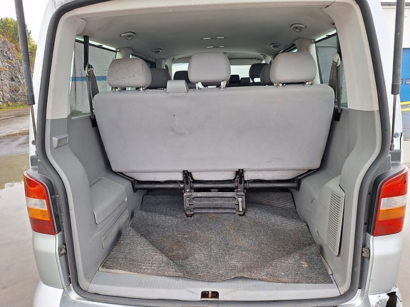 Volkswagen Caravelle 7 of 9