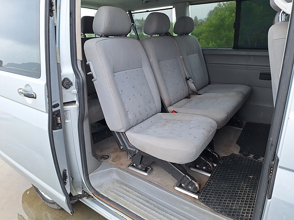 Volkswagen Caravelle 6 of 9
