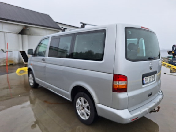 Volkswagen Caravelle 2 of 9