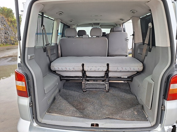 Volkswagen Caravelle 9 of 9