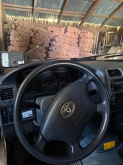 Toyota HiAce 5 of 7