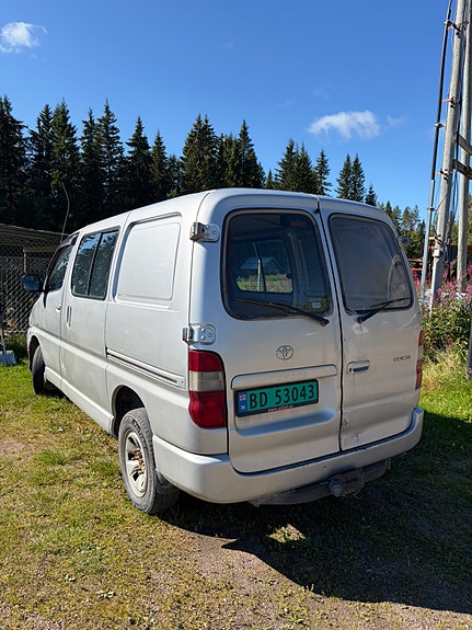 Toyota HiAce 3 of 7