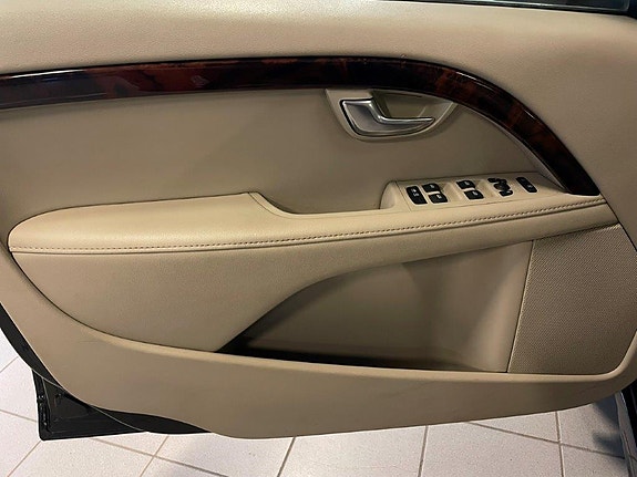 Volvo V70 20 of 30
