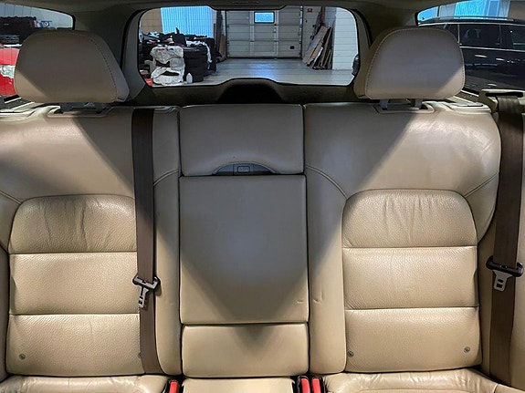 Volvo V70 25 of 30