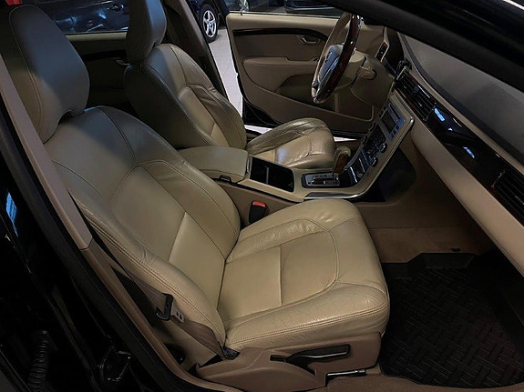 Volvo V70 7 of 30