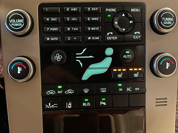 Volvo V70 11 of 30