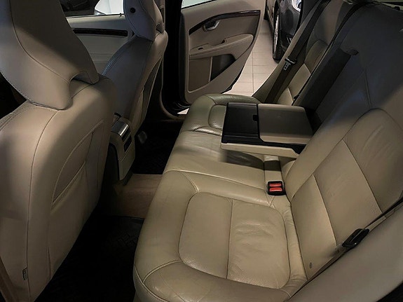 Volvo V70 22 of 30