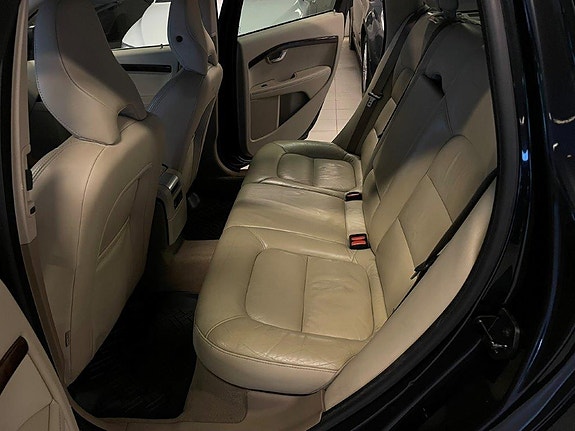 Volvo V70 21 of 30