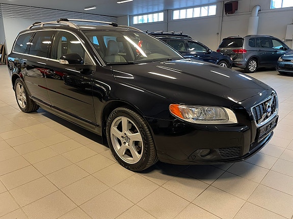 Volvo V70 2 of 30