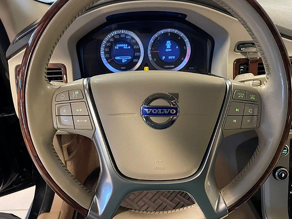 Volvo V70 15 of 30