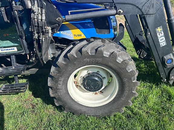 New Holland TL100A 8 of 16