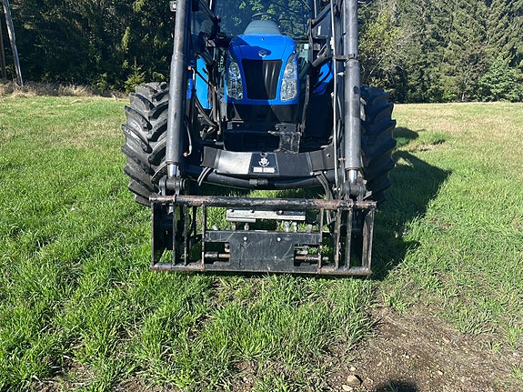 New Holland TL100A 2 of 16