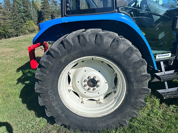 New Holland TL100A 7 of 16