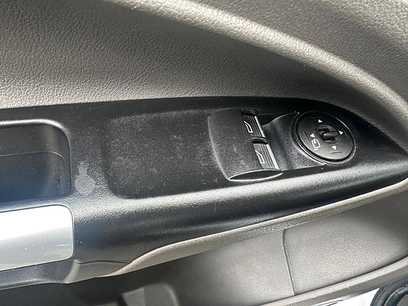 Ford Transit Connect 16 of 30