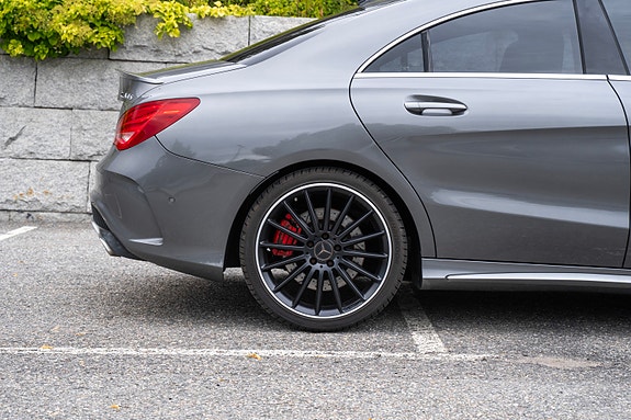 Mercedes-Benz CLA45 10 of 30