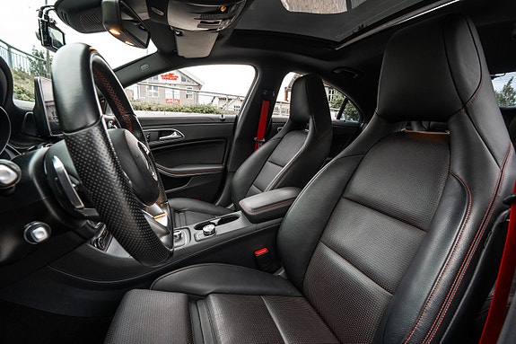 Mercedes-Benz CLA45 21 of 30