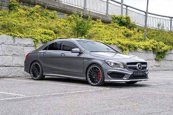 Mercedes-Benz CLA45 13 of 30