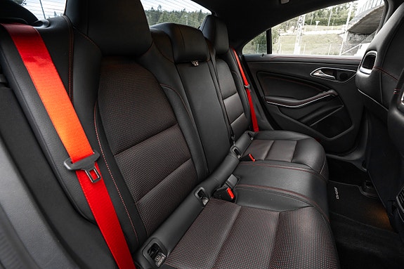 Mercedes-Benz CLA45 27 of 30