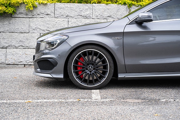 Mercedes-Benz CLA45 5 of 30