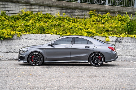 Mercedes-Benz CLA45 4 of 30