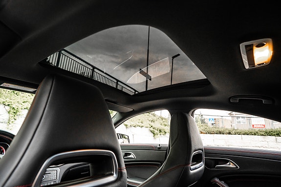 Mercedes-Benz CLA45 28 of 30