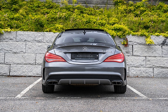 Mercedes-Benz CLA45 8 of 30