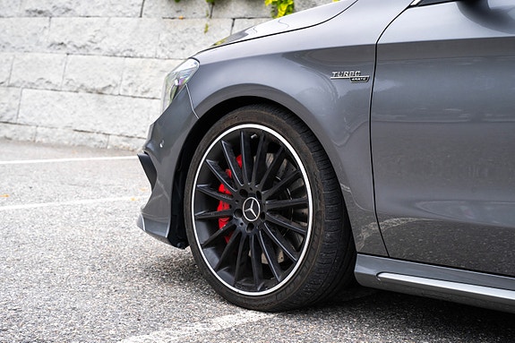 Mercedes-Benz CLA45 19 of 30