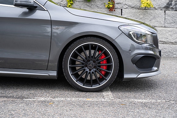 Mercedes-Benz CLA45 12 of 30