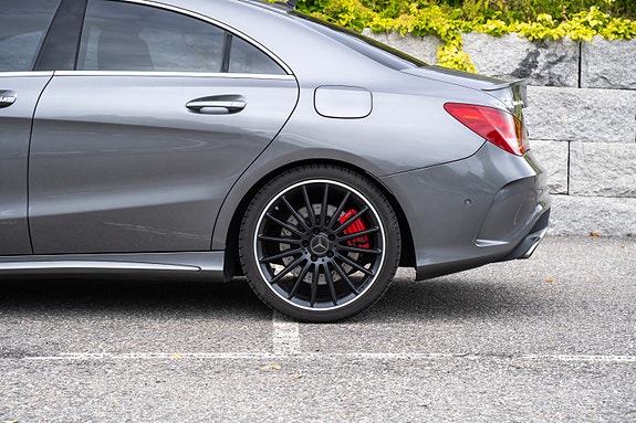 Mercedes-Benz CLA45 6 of 30