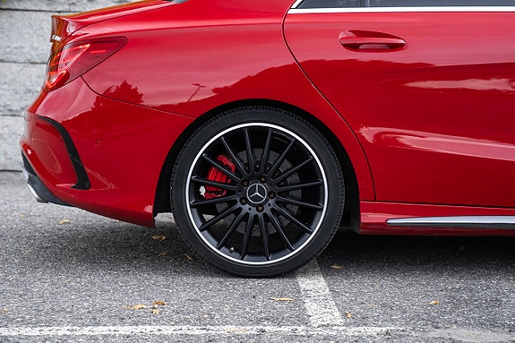 Mercedes-Benz CLA45 8 of 30
